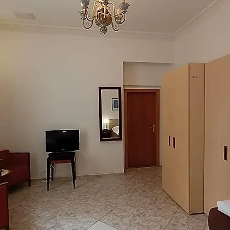 Gato Bozicany Hotel *